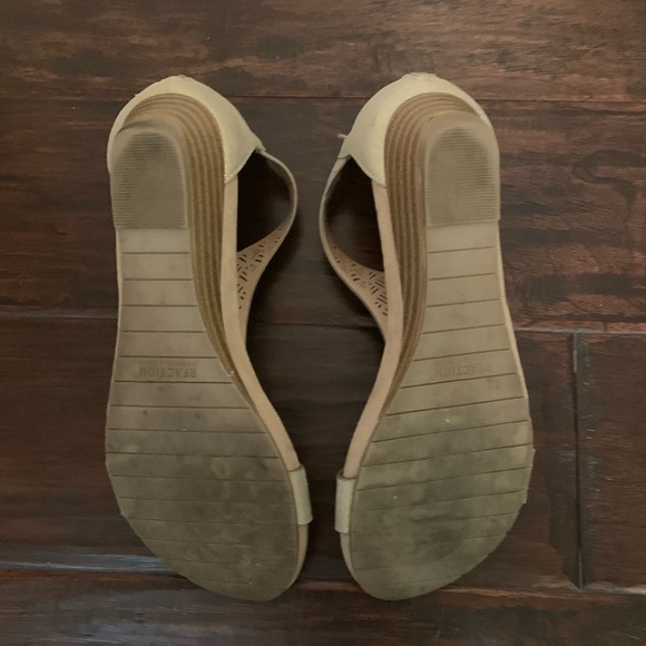 Kenneth Cole Reaction Women’s Great Gal Wedge Sandal - Champagne Color - Size 6 - Picture 4 of 5